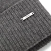 Mütze mit Logo-Plakette aus Kaschmir Mütze mit Logo-Plakette aus Kaschmir