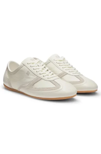 Niedrige Sneaker aus Wildleder und Leder