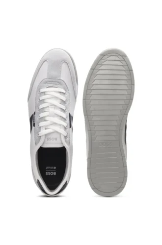 Niedrige Sneaker mit strukturierten Einsätzen