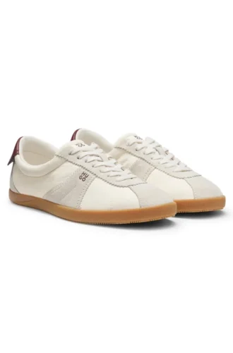 Niedrige Sneaker mit Wildlederbesatz