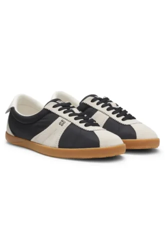 Niedrige Sneaker mit Wildlederbesatz