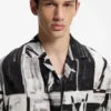 Oversize-Hemd mit Print und Camp-Kragen Oversize-Hemd mit Print und Camp-Kragen