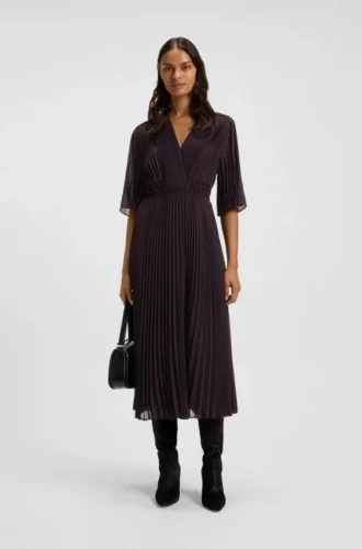Plisseekleid mit Smok-Detail am Bund