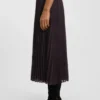 Plisseekleid mit Smok-Detail am Bund