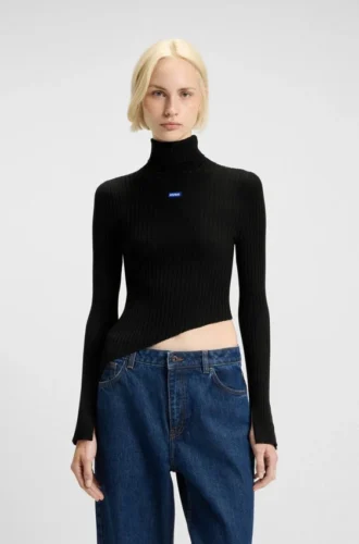 Pullover mit Logo-Applikation und asymmetrischem Saum