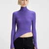 Pullover mit Logo-Applikation und asymmetrischem Saum