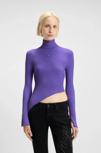 Pullover mit Logo-Applikation und asymmetrischem Saum