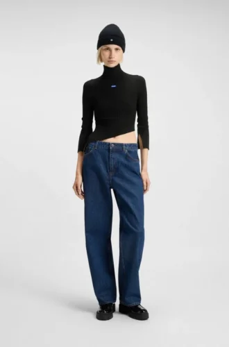 Pullover mit Logo-Applikation und asymmetrischem Saum