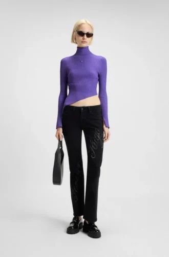 Pullover mit Logo-Applikation und asymmetrischem Saum