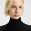 Pullover mit Logo-Applikation und asymmetrischem Saum Pullover mit Logo-Applikation und asymmetrischem Saum