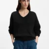 Pullover mit V-Ausschnitt aus italienischem Garn