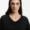 Pullover mit V-Ausschnitt aus italienischem Garn