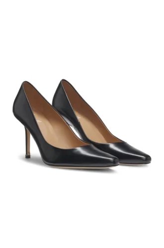 Pumps aus poliertem Leder mit spitzer Zehenpartie