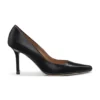 Pumps aus poliertem Leder mit spitzer Zehenpartie