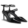 Pumps mit Riemchen aus Lackleder