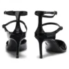 Pumps mit Riemchen aus Lackleder