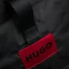 Rückenrucksack mit genarbter Oberfläche und gestapeltem Logo