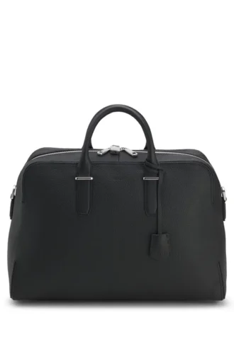 Reisetasche aus genarbtem Leder mit geprägtem Logo