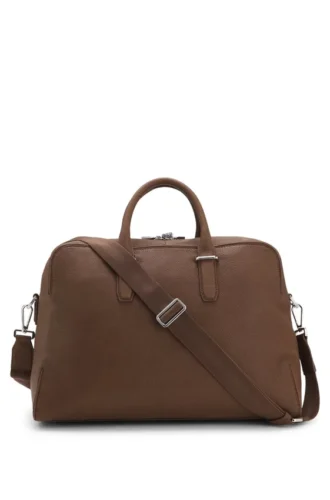 Reisetasche aus genarbtem Leder mit geprägtem Logo