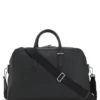 Reisetasche aus genarbtem Leder mit geprägtem Logo