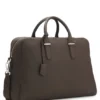 Reisetasche aus genarbtem Leder mit geprägtem Logo