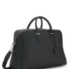 Reisetasche aus genarbtem Leder mit geprägtem Logo
