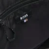 Reisetasche aus Kunstleder mit reflektierenden Details