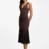 Rippgestricktes Kleid mit transparenten Plissees