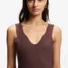 Rippgestricktes Kleid mit transparenten Plissees