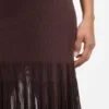 Rippgestricktes Kleid mit transparenten Plissees