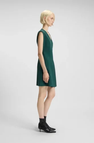 Ärmelloses Kleid mit Falte vorne