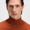 Rollkragen-Pullover aus Merinowolle in schmaler Passform