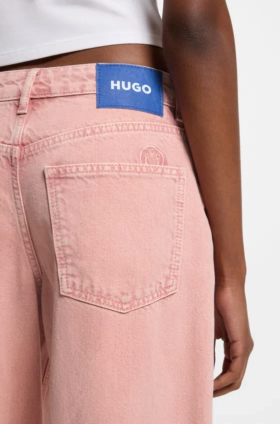 Rosa, locker sitzende Jeans aus festem Denim Rosa, locker sitzende Jeans aus festem Denim