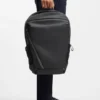 Rucksack aus Kunstleder mit reflektierenden Details