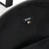 Rucksack aus Kunstleder mit reflektierenden Details