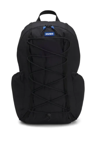 Rucksack mit blauem Logo-Aufnäher aus Gummi