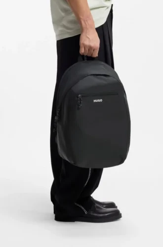 Rucksack mit kontrastierendem Logo