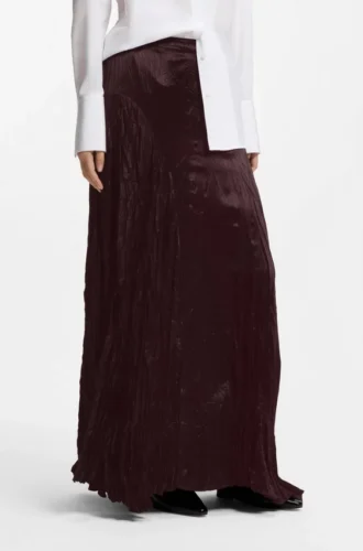 Satinrock mit Crinkle-Struktur und asymmetrischem Saum