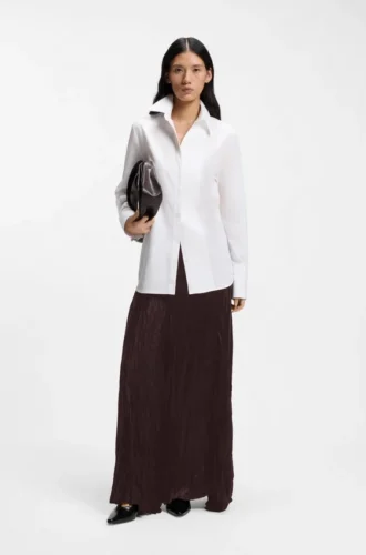 Satinrock mit Crinkle-Struktur und asymmetrischem Saum