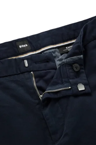 Schmal geschnittene Chinos aus Stretch-Baumwollgabardine