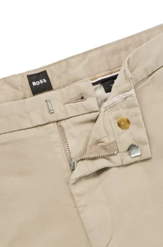 Schmal geschnittene Chinos aus Stretch-Baumwollgabardine