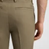 Schmal geschnittene Hose aus Baumwollmisch-Twill