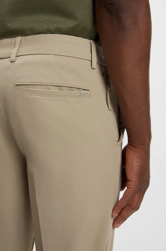 Schmal geschnittene Hose aus einer Stretch-Baumwollmischung Schmal geschnittene Hose aus einer Stretch-Baumwollmischung