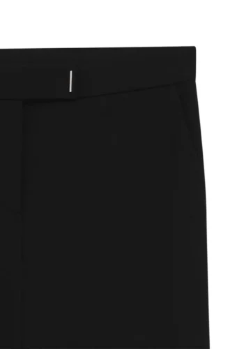Schmal geschnittene Hose aus Stretchstoff