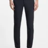 Schmal geschnittene Hose aus wasserabweisendem Stretchstoff Schmal geschnittene Hose aus wasserabweisendem Stretchstoff
