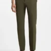 Schmal geschnittene Hose aus wasserabweisendem Stretchstoff Schmal geschnittene Hose aus wasserabweisendem Stretchstoff