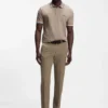 Schmal geschnittene Hose aus wasserabweisendem Stretchstoff Schmal geschnittene Hose aus wasserabweisendem Stretchstoff