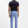 Schmal geschnittene Hose aus wasserabweisendem Stretchstoff Schmal geschnittene Hose aus wasserabweisendem Stretchstoff