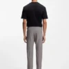 Schmal geschnittene Hose aus wasserabweisendem Stretchstoff Schmal geschnittene Hose aus wasserabweisendem Stretchstoff