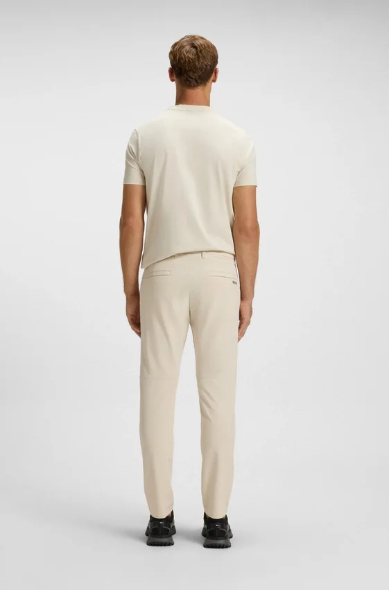 Schmal geschnittene Hose aus wasserabweisendem Stretchstoff Schmal geschnittene Hose aus wasserabweisendem Stretchstoff